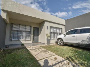 Casa · 65m² · 3 Ambientes · 1 Cochera · Casa 3 Ambientes Venta Temperley