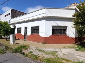 Casa · 100m² · 5 Ambientes · Casa 5 Ambientes Apto Credito Ideal 2 Familias o Emprendimiento Fos 0.6 Fot 3. Venta - Lanus