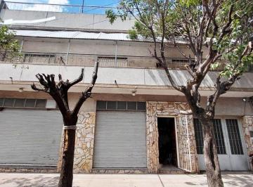 Casa · 350m² · 6 Ambientes · 1 Cochera · Casa 6 Amb en Moron Venta + Local Apta Credito