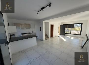 Casa · 96m² · 4 Ambientes · 2 Cocheras · Venta Dúplex 3 Dorm. en Docta, con Patio y Apto Mascotas