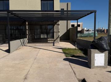 Casa · 96m² · 4 Ambientes · 2 Cocheras · Se Vende Duplex 3 Dorm. 3 Baños - Nobu Town - Patio Galeria Cochera