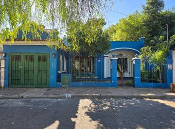 Casa · 125m² · 3 Ambientes · 2 Cocheras · Casa en Venta con Jardín en Villa Sarmiento