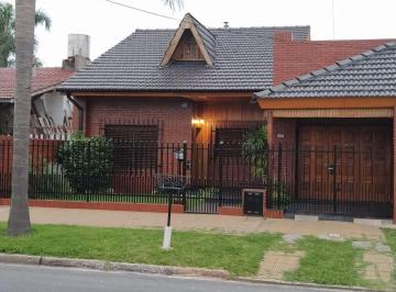 Casa de 6 ambientes, La Matanza · Hermoso Chalet de 3 Ambientes con Departamento 3 Ambientes Al Contrafrente, Ideal Para Dos Familias.