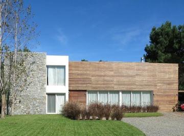 Casa · 400m² · 5 Ambientes · 2 Cocheras · 4 Dorm. | Brava - Punta del Este