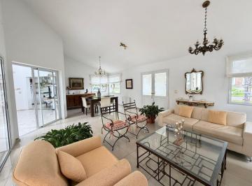Casa · 265m² · 6 Ambientes · Venta Casa 4 Dorm. San Isidro Villa Allende