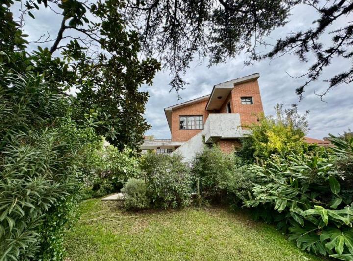 Casa · 433m² · 7 Ambientes · 1 Cochera
