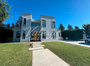 Casa · 163m² · 4 Ambientes · 2 Cocheras · Casa 4 Ambientes Las Golondrinas