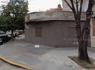 Casa de 4 ambientes, Villa Luro · Casa 4 Ambientes en Esquina Totalmente Para Reciclar