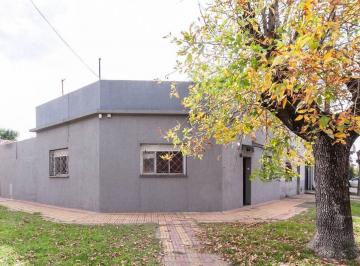 Casa · 155m² · 4 Ambientes · 1 Cochera · Venta Casa 4amb. C/cochera. Patio. Terraza. de 155 M²!
