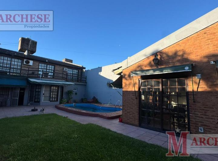 Casa · 302m² · 5 Ambientes · 3 Cocheras