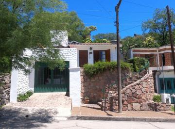 Casa · 106m² · 3 Ambientes · 1 Cochera · Casa Venta Rio Ceballos Centro