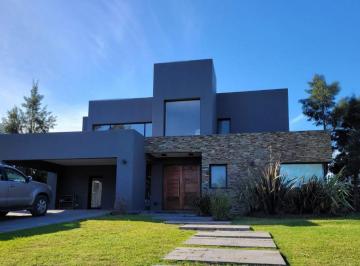 Casa de 5 ambientes, San Vicente · Casa en Venta a La Laguna, Terreno de 756 m², en El Principado, Canning