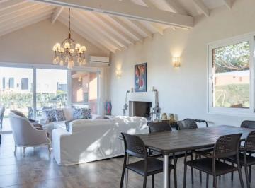 Casa · 220m² · 5 Ambientes · 2 Cocheras · Casa en Venta de Siete Ambientes con Pileta en El Canton Islas Escobar
