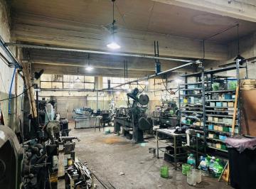 Bodega-Galpón · 201m² · Venta Galpon Caseros 2 Plantas Patio y Oficina