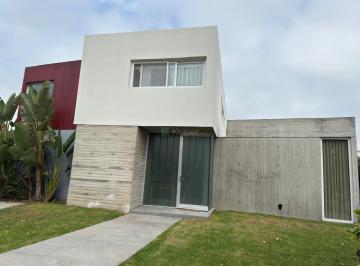 Casa · 250m² · 5 Ambientes · 1 Cochera · Casa en Alquiler en Ayres Plaza, Pilar, G. B. a. Zona Norte