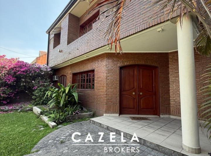 Casa · 500m² · 8 Ambientes · 4 Cocheras