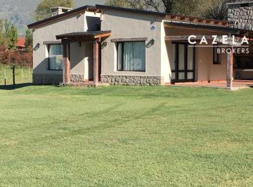 Casa · 2055m² · 3 Ambientes · Casa en Zona Los Castaños