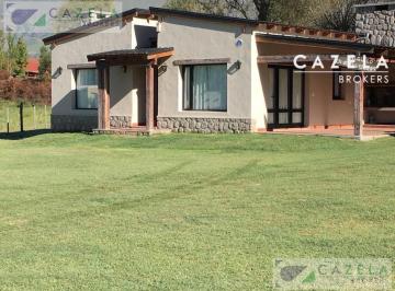 Casa · 2055m² · 3 Ambientes · Casa en Zona Los Castaños