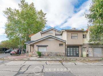 Casa · 105m² · 4 Ambientes · 1 Cochera · Casa en Pompeya