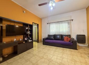 PH · 135m² · 4 Ambientes · 1 Cochera · Venta PH Quilmes Garage Patio