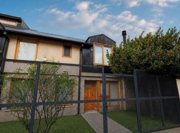 Casa · 113m² · 6 Ambientes · 1 Cochera · Casa PH en Centro Sma con Jardín Propio y 4 Dorm. | San Martin de Los Andes