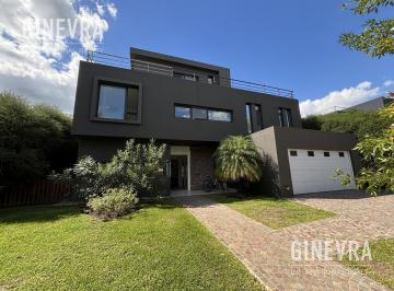 Casa · 420m² · 8 Ambientes · 2 Cocheras · Casa en Venta en El Yacht, Nordelta