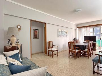 Departamento · 87m² · 4 Ambientes · Depto 4 Amb C/ Dependencia y Balcon a La Calle.