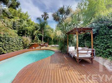 Casa · 260m² · 3 Dormitorios · 2 Cocheras · Casa en Venta con 3 Dorm., Mucho Parque y Pileta Gonnet
