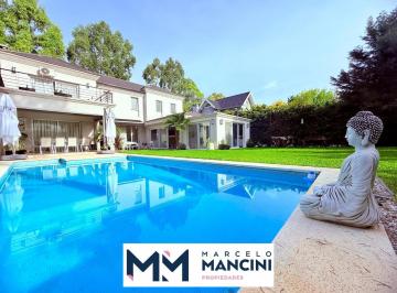 Casa · 300m² · 5 Ambientes · 4 Cocheras · Venta de Casa de 6 Ambientes en El Solar del Bosque