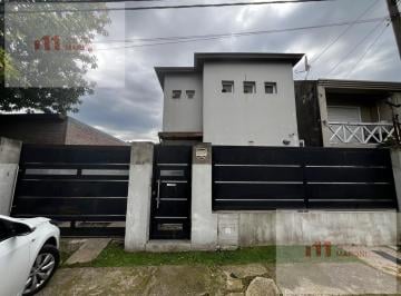 Casa · 112m² · 3 Ambientes · 1 Cochera · Venta Casa Dos Dormitorio, Patio y Pileta en Fisherton, Rosario