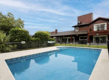 Casa · 253m² · 5 Ambientes · 4 Cocheras · Venta Casa en Barrio Privado Septiembre en Terreno de 1.200 m²