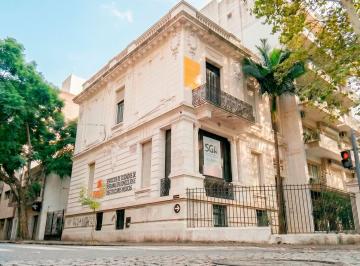 Casa · 525m² · 17 Ambientes · Venta Casona Historica en Bv. Oroño y 9 de Julio