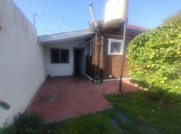PH de 3 ambientes, Quilmes · Casa Tipo PH Al Fondo, Excelente Estado. Sin Expensas.