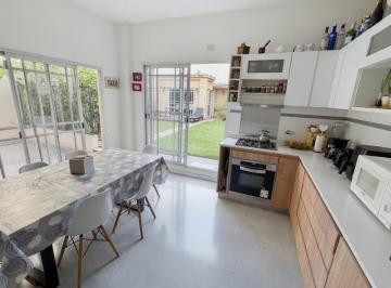 Casa · 270m² · 6 Ambientes · 1 Cochera · Casa con Jardín en Palermo Hollywood. Lote Propio de 270 m