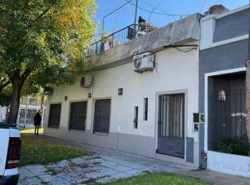 Casa · 140m² · 4 Ambientes · 1 Cochera · Casa 4 Ambientes con Terraza y Cochera en Venta