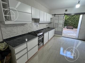 Casa · 202m² · 5 Ambientes · 1 Cochera · Venta Casa Triplex Cinco Ambientes a Estrenar Patio Privado Villa del Parque