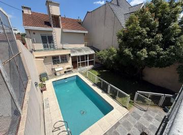 Casa · 322m² · 5 Ambientes · 2 Cocheras · Venta Casa Chalet Parque Pileta Banfield Crédito Permuta