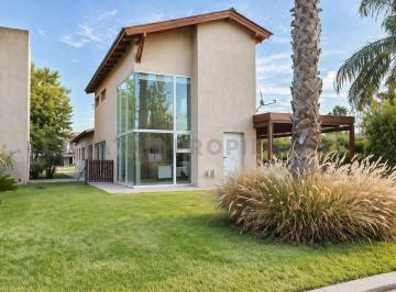 Casa · 3 Dormitorios · Casa en Alquiler en Funes Hills Miraflores