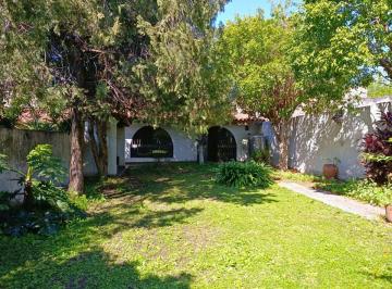 Casa · 217m² · 4 Ambientes · 3 Cocheras · Venta Casa 4 Amb + Dependencia Permuta R. Mejia