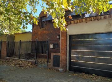 Casa · 283m² · 5 Ambientes · 2 Cocheras · Venta! Casa 5 Ambientes - Lote 432 m² - Morón
