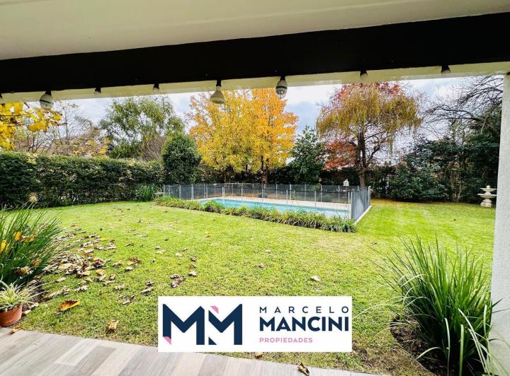 Casa · 247m² · 6 Ambientes · 3 Cocheras