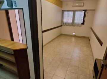 Departamento · 44m² · 3 Ambientes · 3 Ambientes en Alquiler. Luminoso. Apto Profesional. Metrobus. Juan B Justo Al 5000. Paternal.