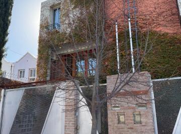 Casa de 2 ambientes, Neuquén · Triplex en Santa Genoveva – Colonia Alemana | Perfil Gerencial | Cochera + Patio