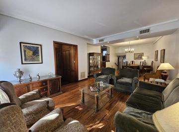 Casa · 219m² · 6 Ambientes · 2 Cocheras · Casa Venta 5 Ambientes en Parque Chacabuco