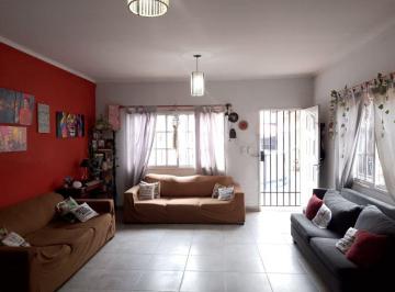 Casa · 80m² · 3 Ambientes · 1 Cochera · Casa en Venta 3 Amb con Patio Valentin Alsina
