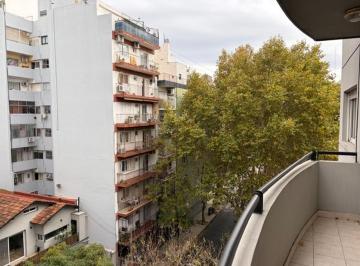 Departamento · 68m² · 3 Ambientes · 1 Cochera · Exc Ubic S/piso de 3 Amb C/2 Bños Coch Baul Imp