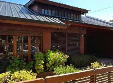 Casa · 100m² · 3 Ambientes · 1 Cochera · Casa en Alquiler en Los Troncos - Roca Al 800