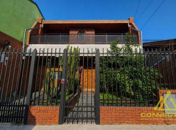 Casa · 223m² · 6 Ambientes · 3 Cocheras · Venta Casa 6 Ambientes en Villa Lugano. 3 Cocheras, Patio, Balcón Terraza. Jardín Al Frente