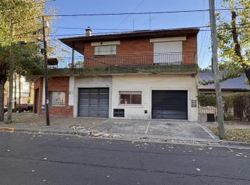 Casa · 198m² · 5 Ambientes · 3 Cocheras · Venta, Casa, 5 Ambientes, Triple Cochera, Balcón Terraza, Patio, Parrilla, Ituzaingó