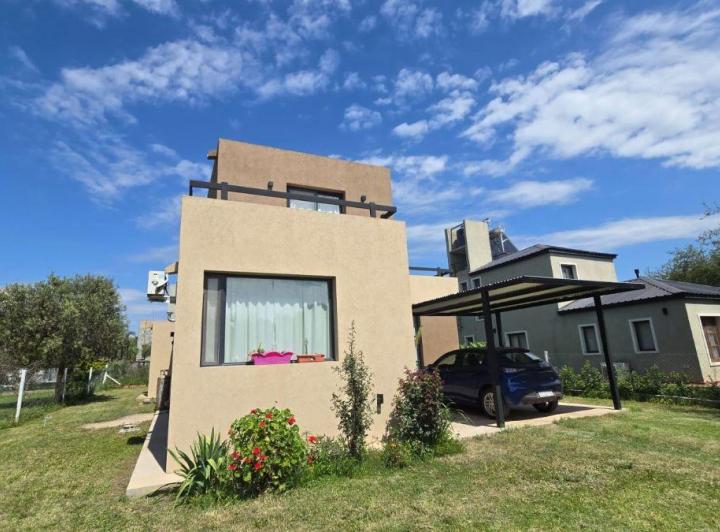 Casa · 180m² · 7 Ambientes · 1 Cochera